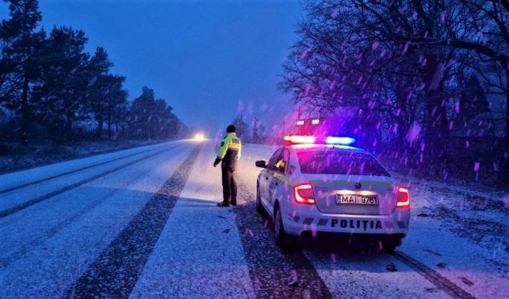 iarna mașina poliție
