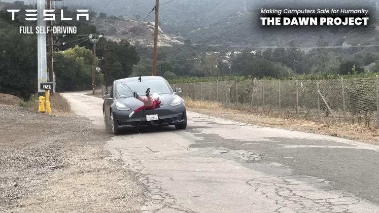 tesla simulare accident