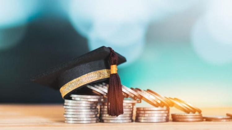 burse-de-merit-pentru-elevi-si-studenti-900x505