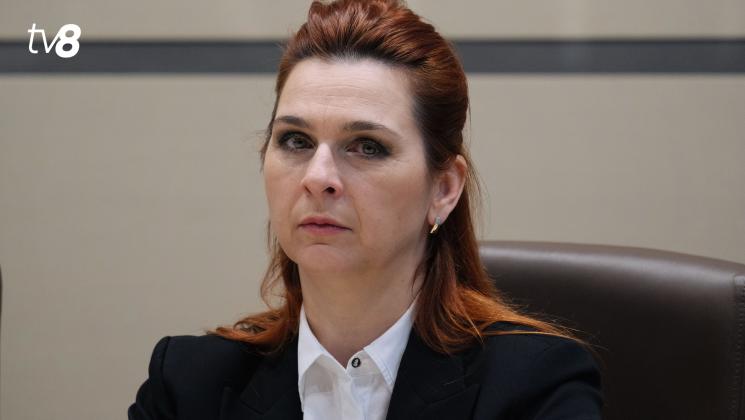 Ana Revenco 5
