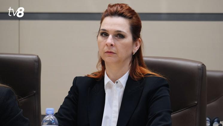 Ana Revenco 6