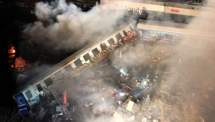 FOTO-Tragedie-in-Grecia-doua-trenuri-s-au-ciocnit-violent.-Numarul-victimelor-este-mare-si-continua-sa-creasca