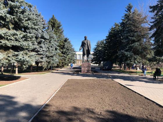 monument Lenin
