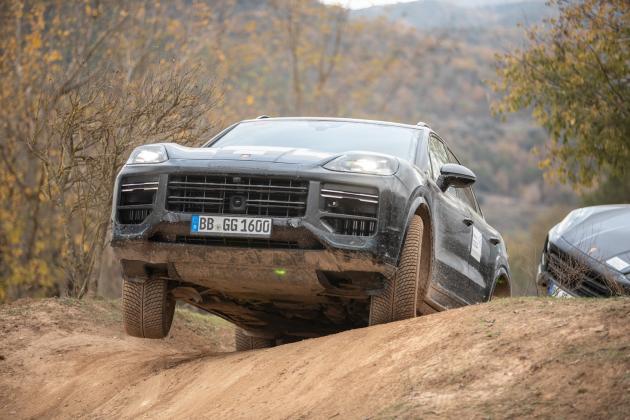 New-2023-Porsche-Cayenne-prototype_1