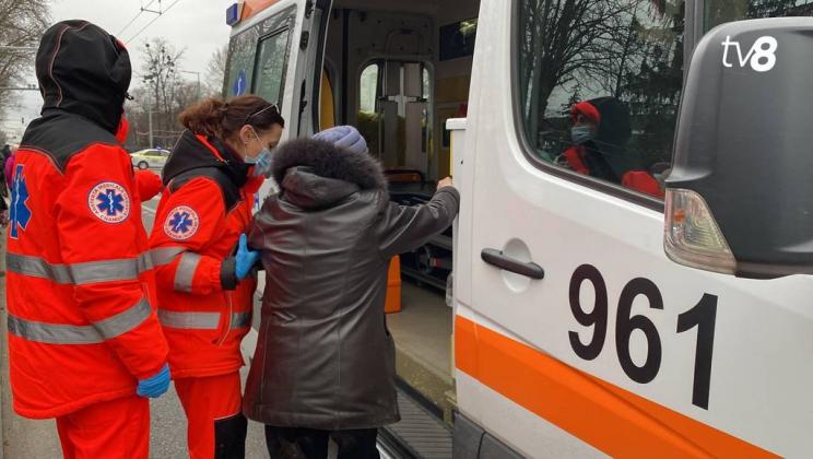 ambulanța femeie 112