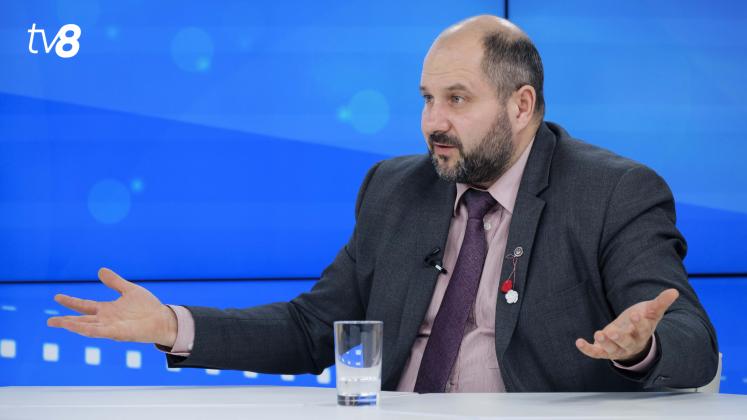 Victor Parlicov 8