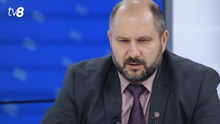 Victor Parlicov 14