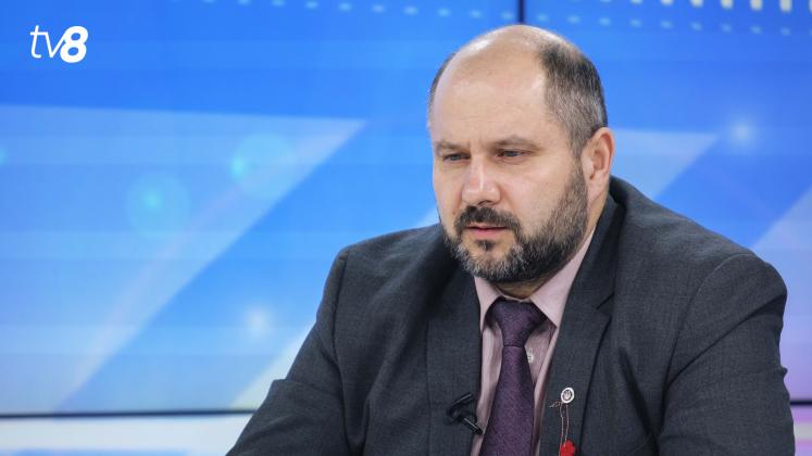 Victor Parlicov 16