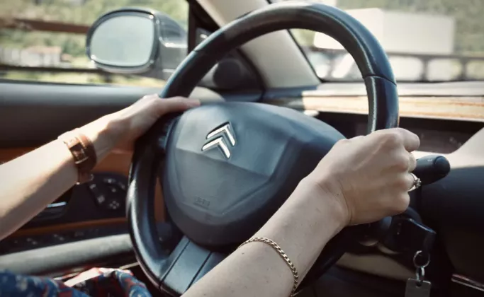 e8o9qqeg_woman-driving_625x300_28_March_23