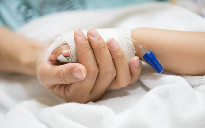 beebca23-d004-40ca-a813-7f034a4a32b0_copil-ajuns-in-coma-la-spital-dupa-ce-a-fost-batut-de-mama-si-concubin