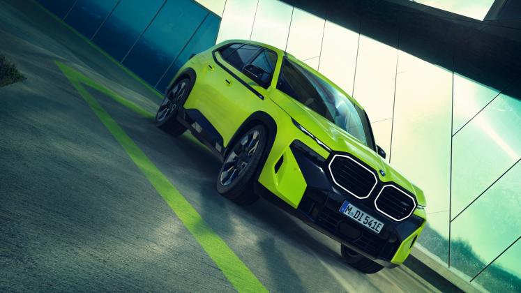 New-2022-BMW-XM-50e_0