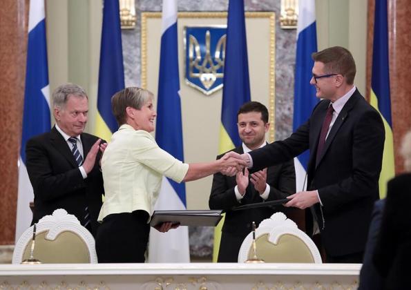 image-2023-04-21-26218862-41-ivan-bakanov-dreapta-fostul-sef-sbu-alaturi-zelenski-intalnire-bilaterala-finlanda