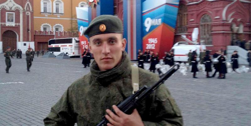 image-2023-04-23-26222616-41-nikolai-fiul-lui-dmitri-peskov-uniforma-militara-piata-rosie-din-moscova