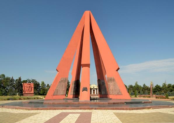 Chișinău_-_Memorial_complex_Eternitate_(by_Pudelek)