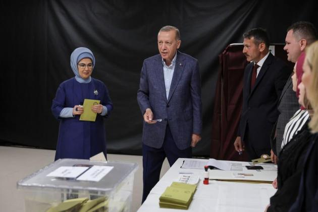 image-2023-05-14-26265853-41-presedintele-turc-recep-tayyip-erdogan-sotia-emine-votat-istanbul