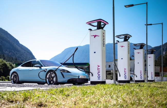 charging_porsche_taycan