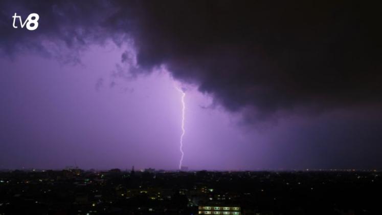 Fulger furtuna ploaie meteo 4
