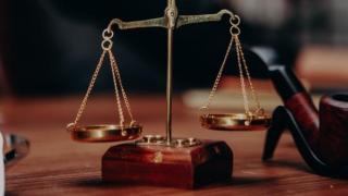 /ВИДЕО/ Коррупция, кумовство и непрозрачность судов: новый опрос Института европолитик о вызовах молдавской системы правосудия