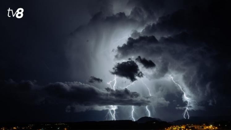 Fulger furtuna ploaie meteo 2