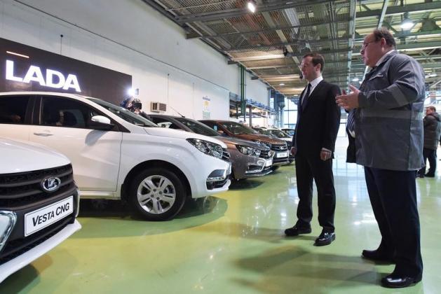 image-2023-06-15-26335799-41-dmitri-medvedev-showroom-lada