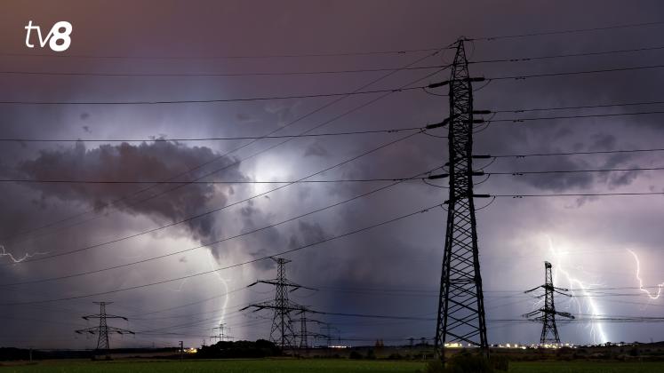 Fulger furtuna ploi meteo