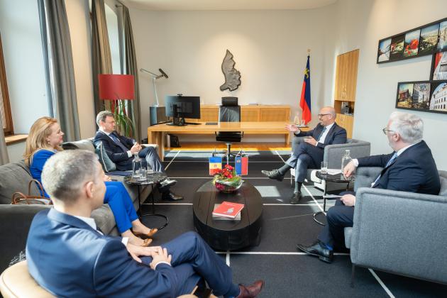 poolfotografie_daniel_risch_arbeitsgesprach_premierminister_moldau_yz_14