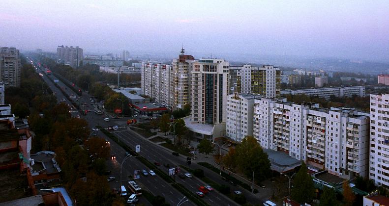 1200px-Botanica_Chisinau