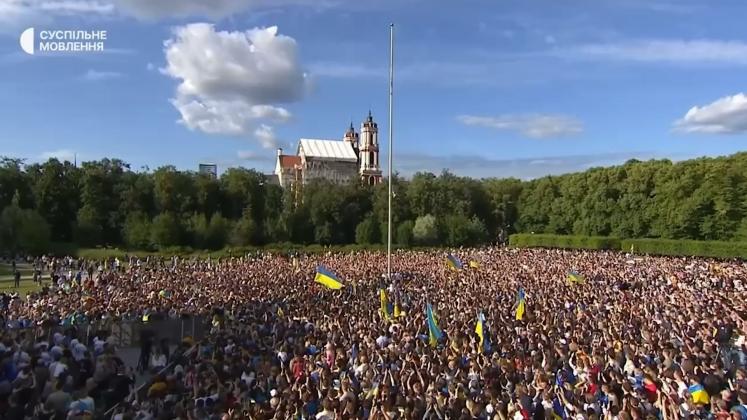 flag ucraina summit nato