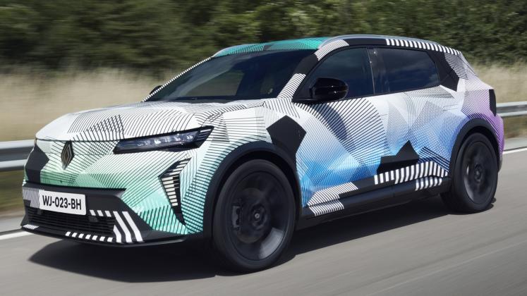 New-2023-Renault-Scenic-E-Tech-prototype_5