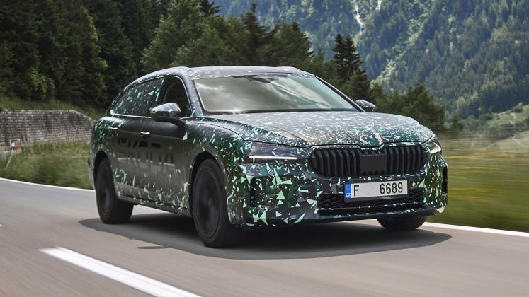 New-2024-Skoda-Superb-Combi-camo_17