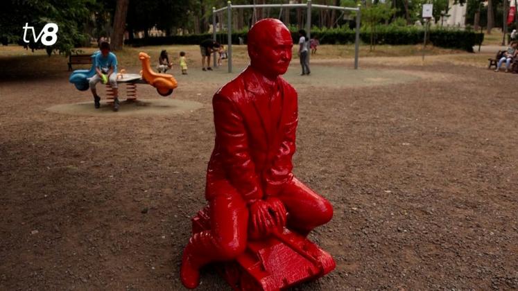 PUTIN STATUIE