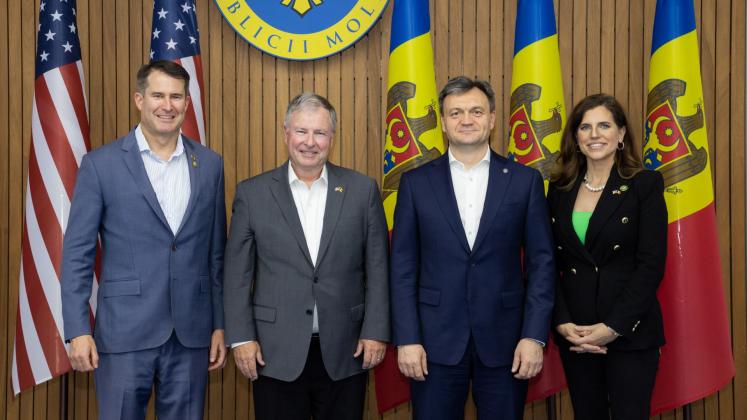 Prim-ministrul Dorin Recean primește o importantă delegație a Comisiei pentru servicii armate a Camerei Reprezentanților a Congresului Statelor Unite ale Americii la Casa Guvernului în cadrul unei vizite oficial