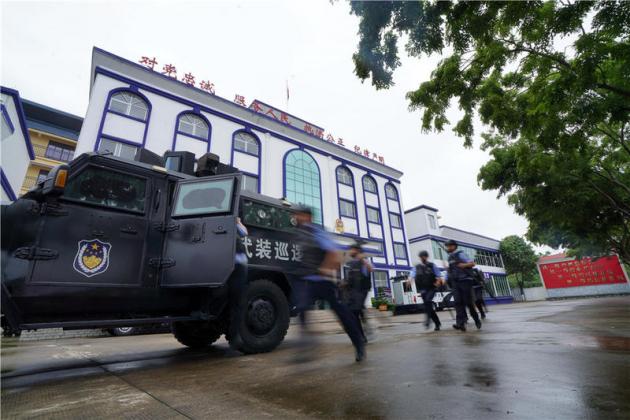 image-2023-08-5-26443590-41-politisti-frontiera-china