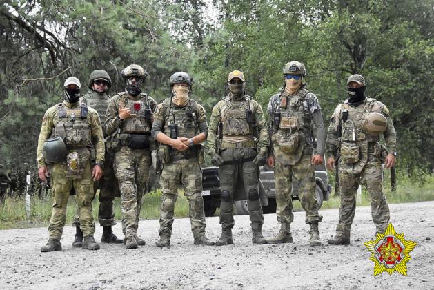 image-2023-07-26-26423156-41-mercenari-wagner-soldati-belarusi-pozeaza-impreuna-timpul-exercitiilor-militare (1)