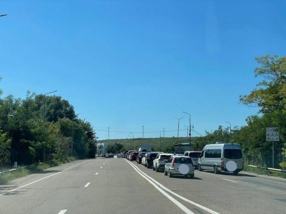 Trafic intens Albița