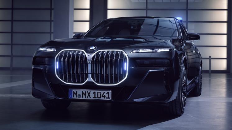 New-2023-BMW-i7-Series-7-Protection_30