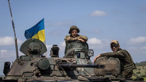 _viyskovi_prapor_bmp_donechchina_gettyimages_1496387434__1__9_1300x820_2_480x270