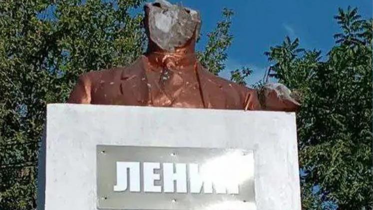Monument Lenin