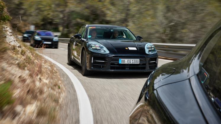 New-2023-Porsche-Panamera-test-prototypes_1
