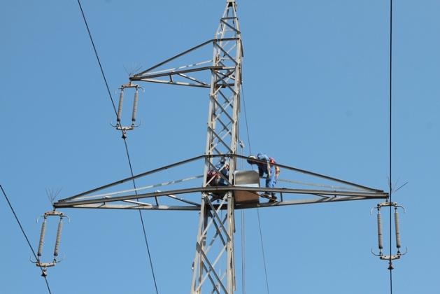 cuib stâlp electricitate