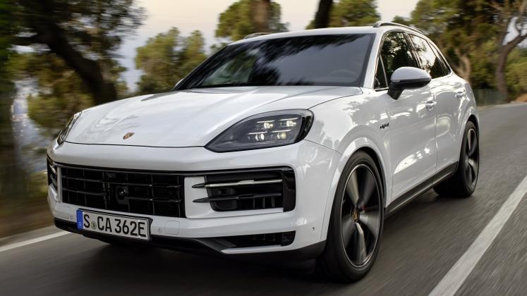 New-2023-Porsche-Cayenne-S-e-Hybrid_10