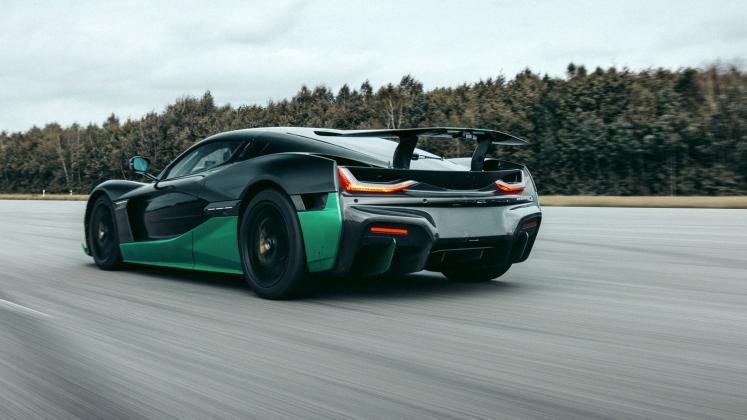 Rimac-Nevera-reverse-record-Guinness_13