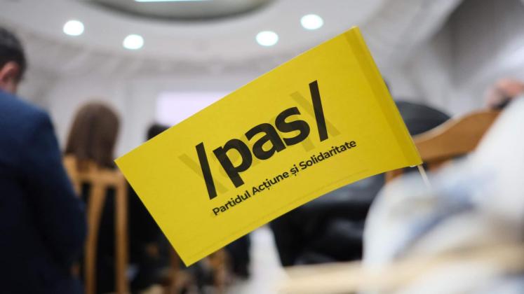 pas