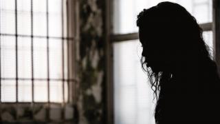 /VIDEO/ De la „muncă în restaurant” la exploatare sexuală: Ce riscă un bărbat într-un dosar pentru trafic de ființe umane