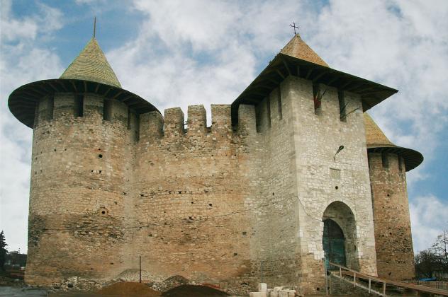 1200px-Soroca_Fort..JPG