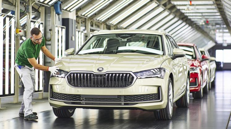 Skoda-Superb-start-production_16