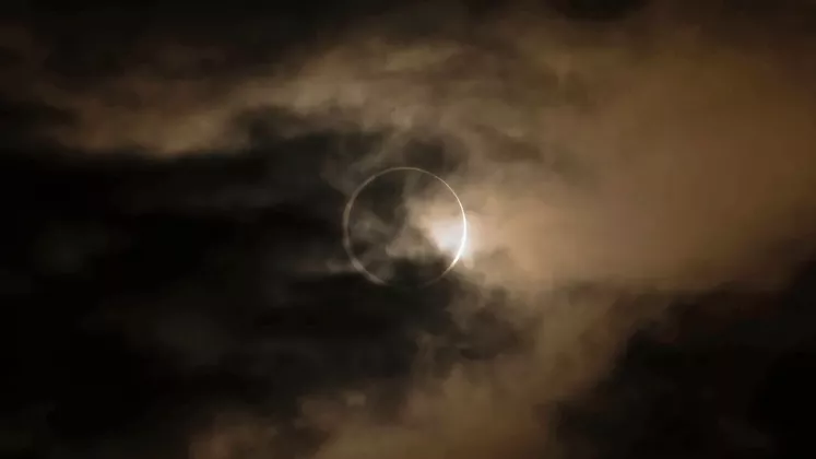 71201051007-eug-101423-eclipse-05