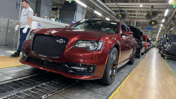 Chrysler-300C-final-model_4