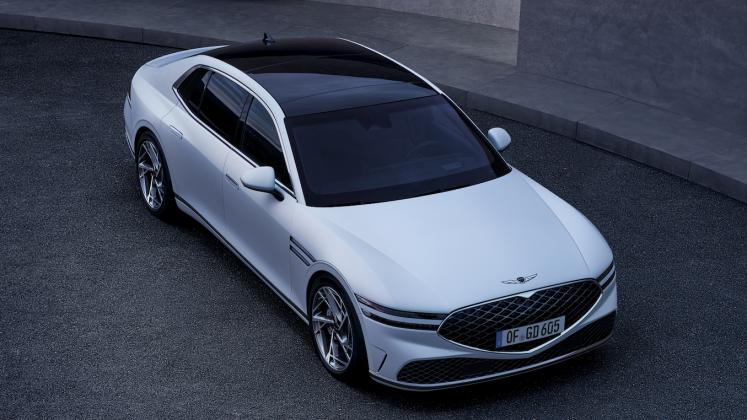 Genesis-G90-Clamshell-Bonnet_0