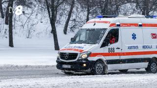 /VIDEO/ Bebeluș adus pe lume în ambulanță: Este al 9-lea copil al familiei